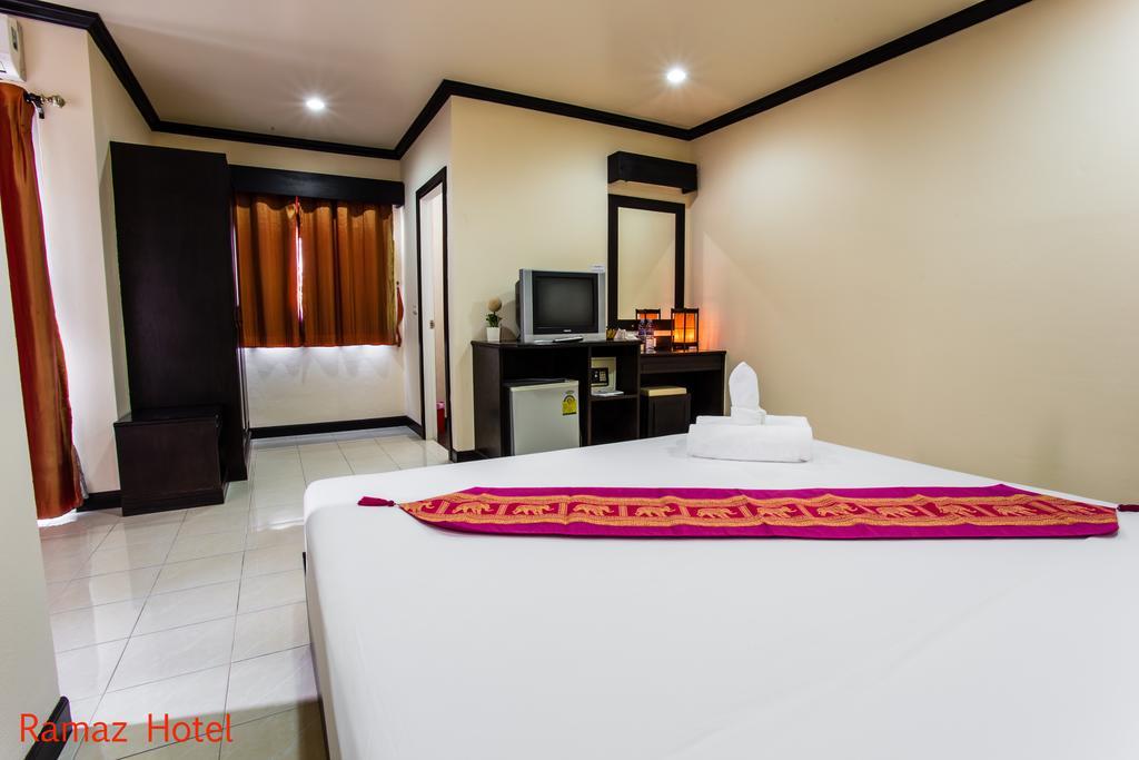 Ramaz Hotel Patong Esterno foto