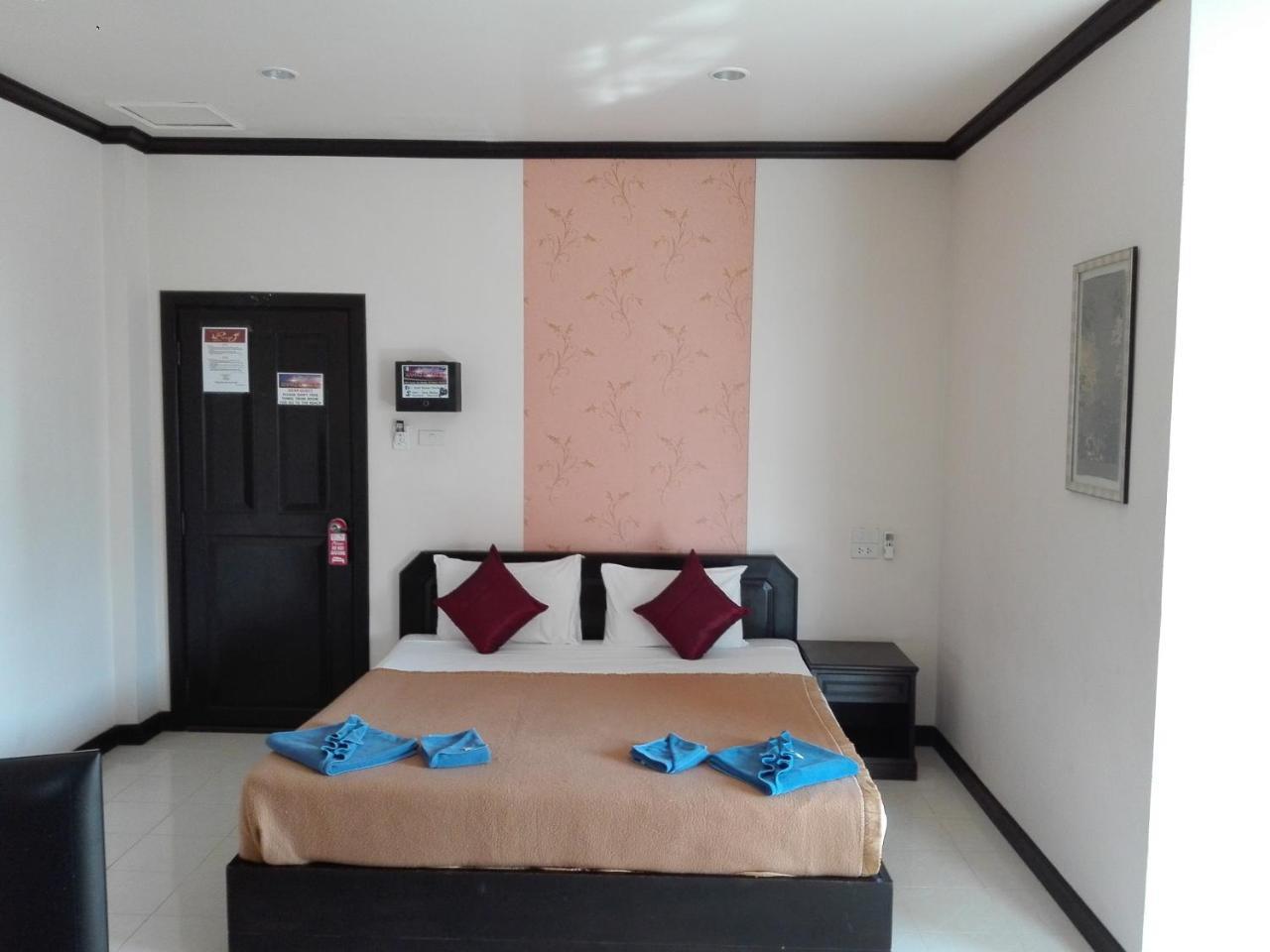 Ramaz Hotel Patong Esterno foto