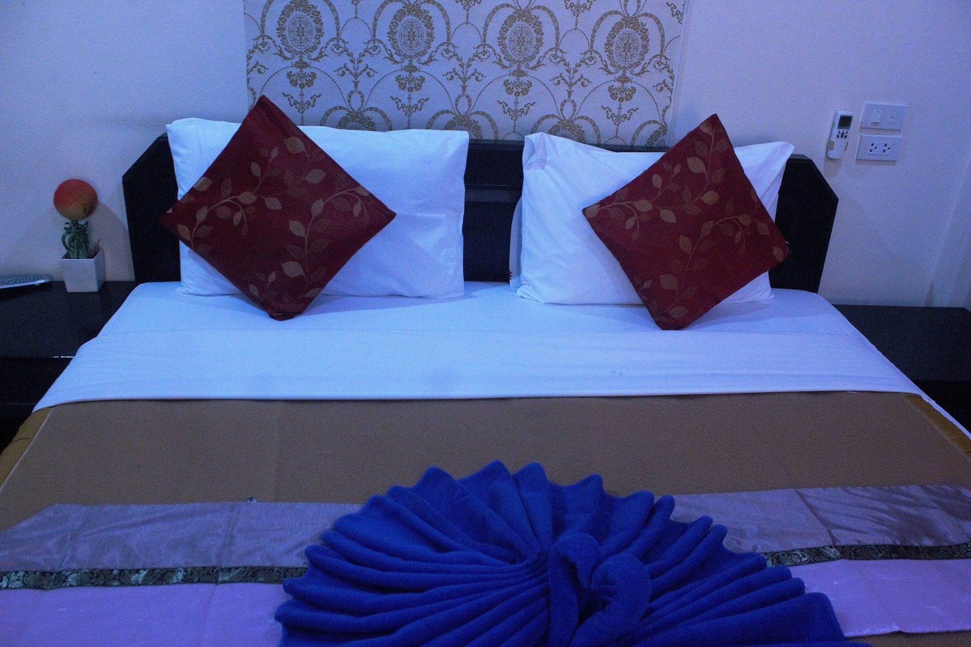 Ramaz Hotel Patong Esterno foto