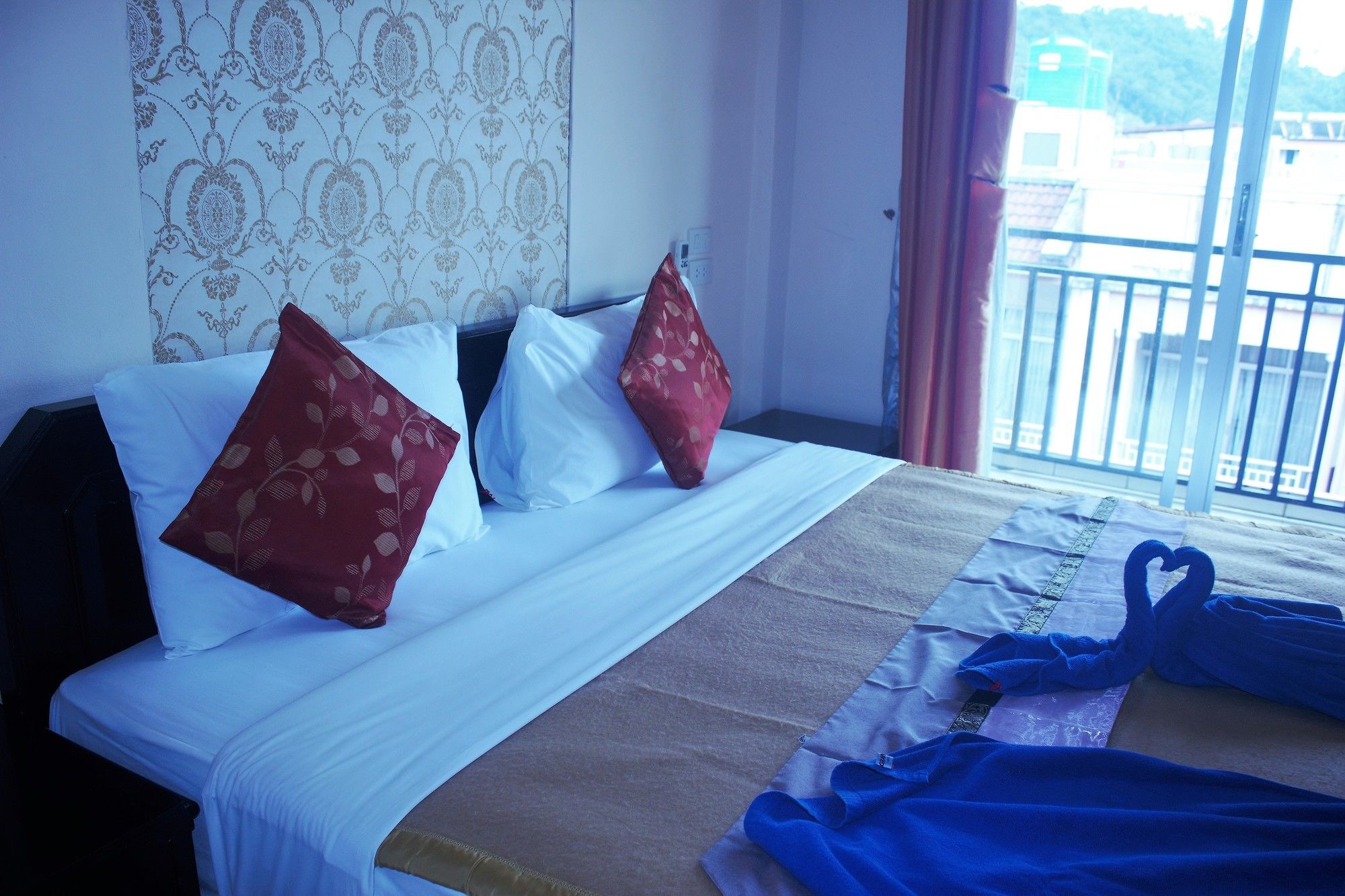 Ramaz Hotel Patong Esterno foto