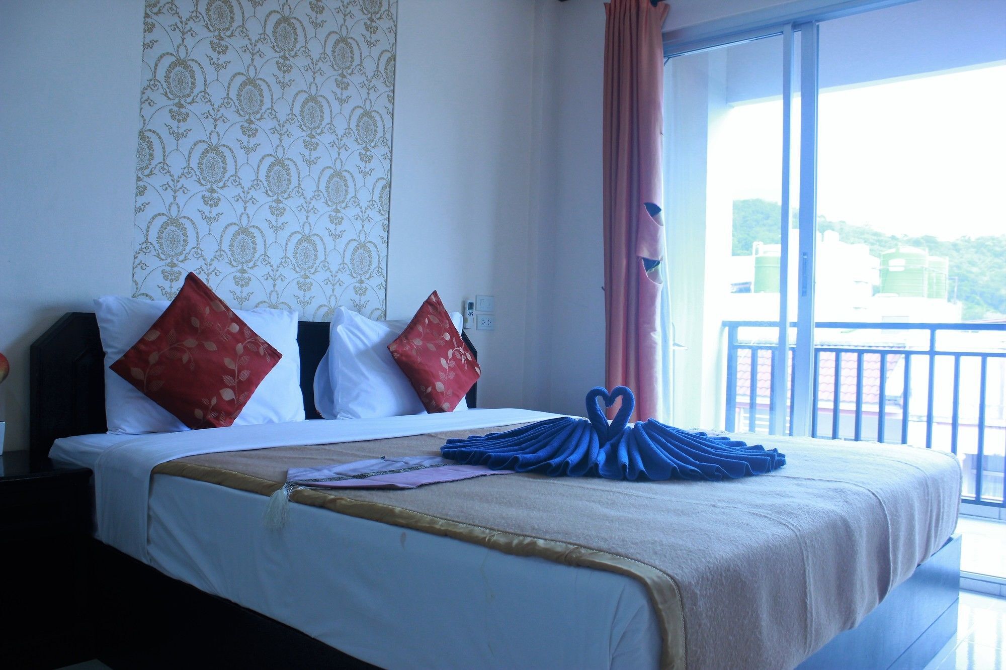 Ramaz Hotel Patong Esterno foto